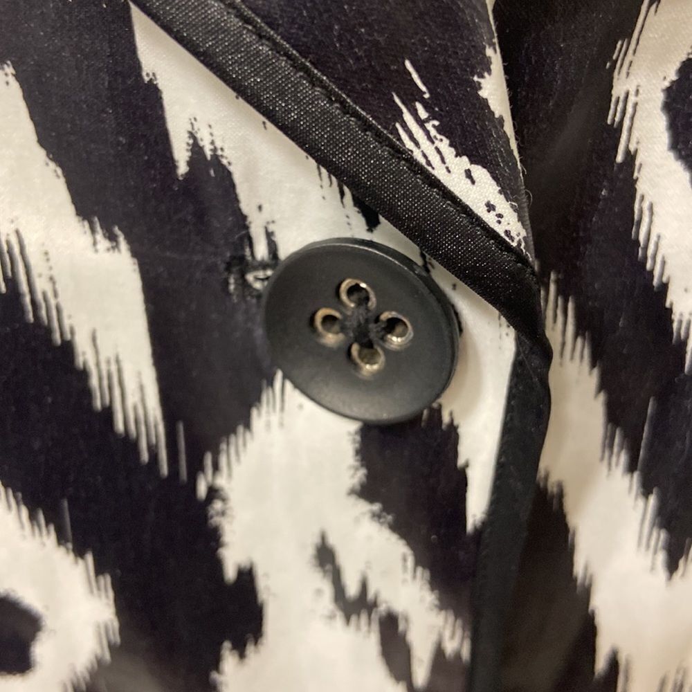Black and white print jacket by Chicos size 1 - Picture 4 of 7